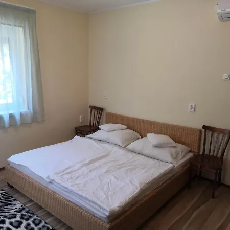 Lila Fuge Apartman