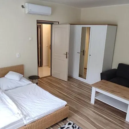 Apartment Lila Fuge Apartman *