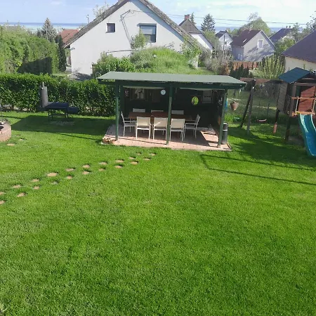 Lila Fuge Apartman Apartment