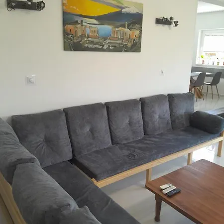 Apartment Lila Fuge Apartman *
