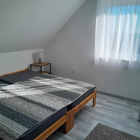 Lila Fuge Apartman Apartment *