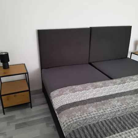 Lila Fuge Apartman *