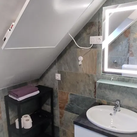 Apartment Lila Fuge Apartman