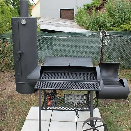 Lila Fuge Apartman *