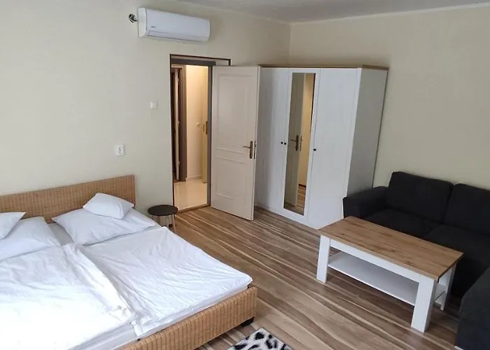 Apartment Lila Fuge Apartman *