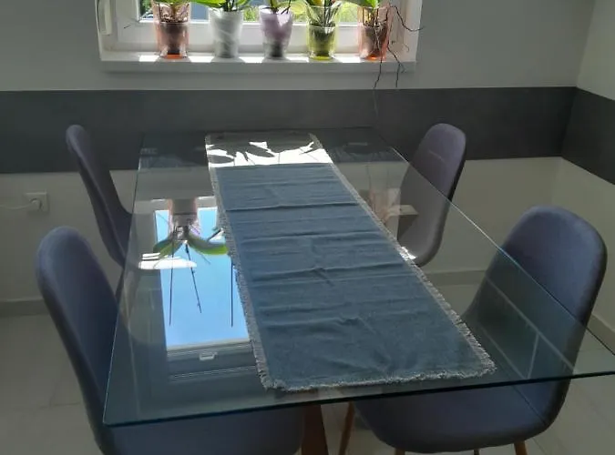 Lila Fuge Apartman Apartment