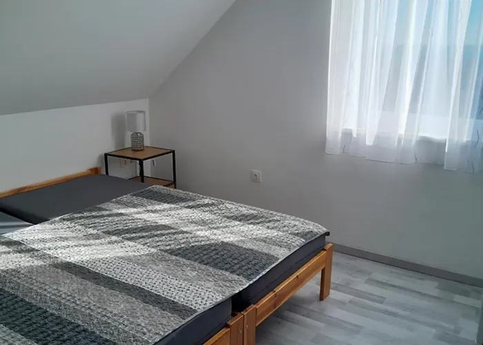 Lila Fuge Apartman Apartment *